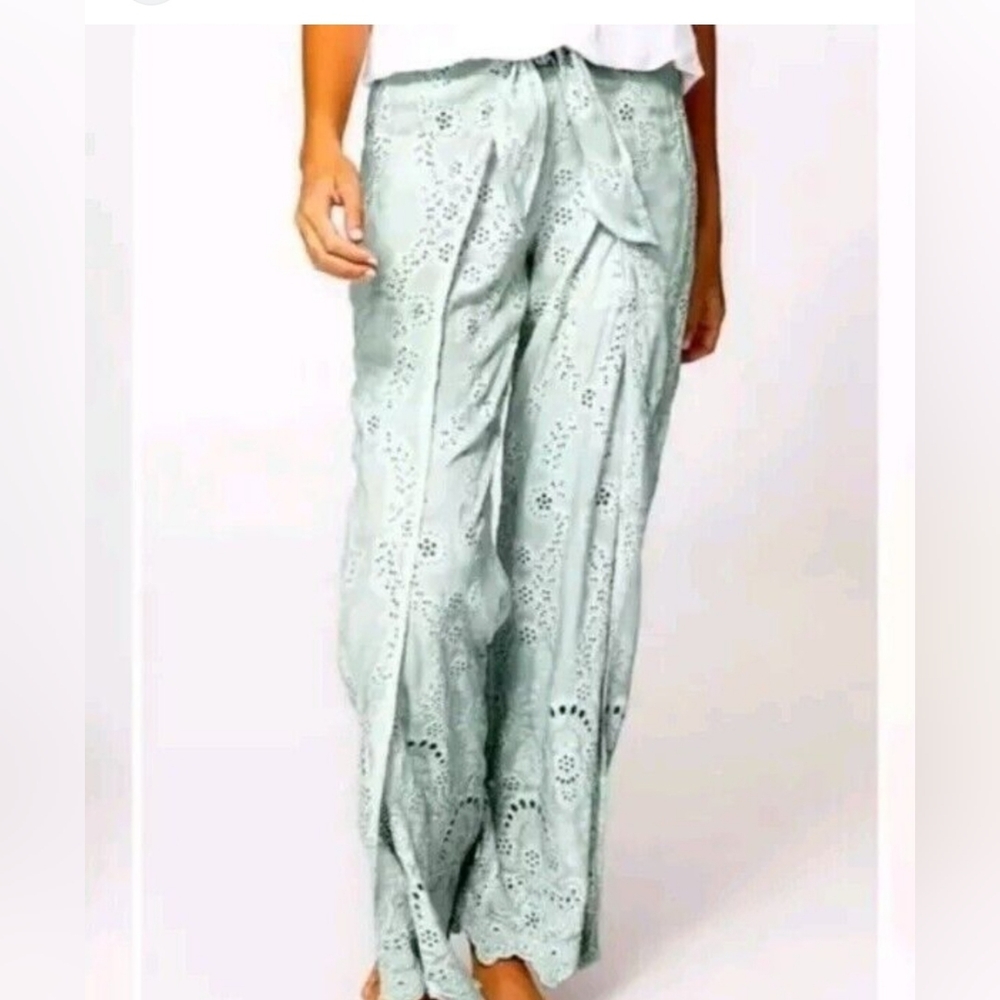 Women’s Wide Leg Eyelet Pants in Light Sage size L